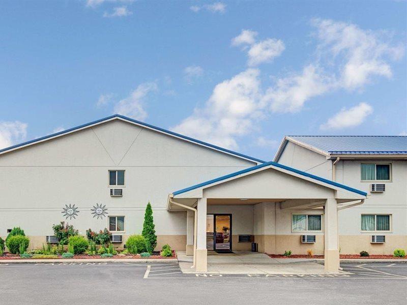 Super 8 By Wyndham Indianapolis Emerson Екстер'єр фото