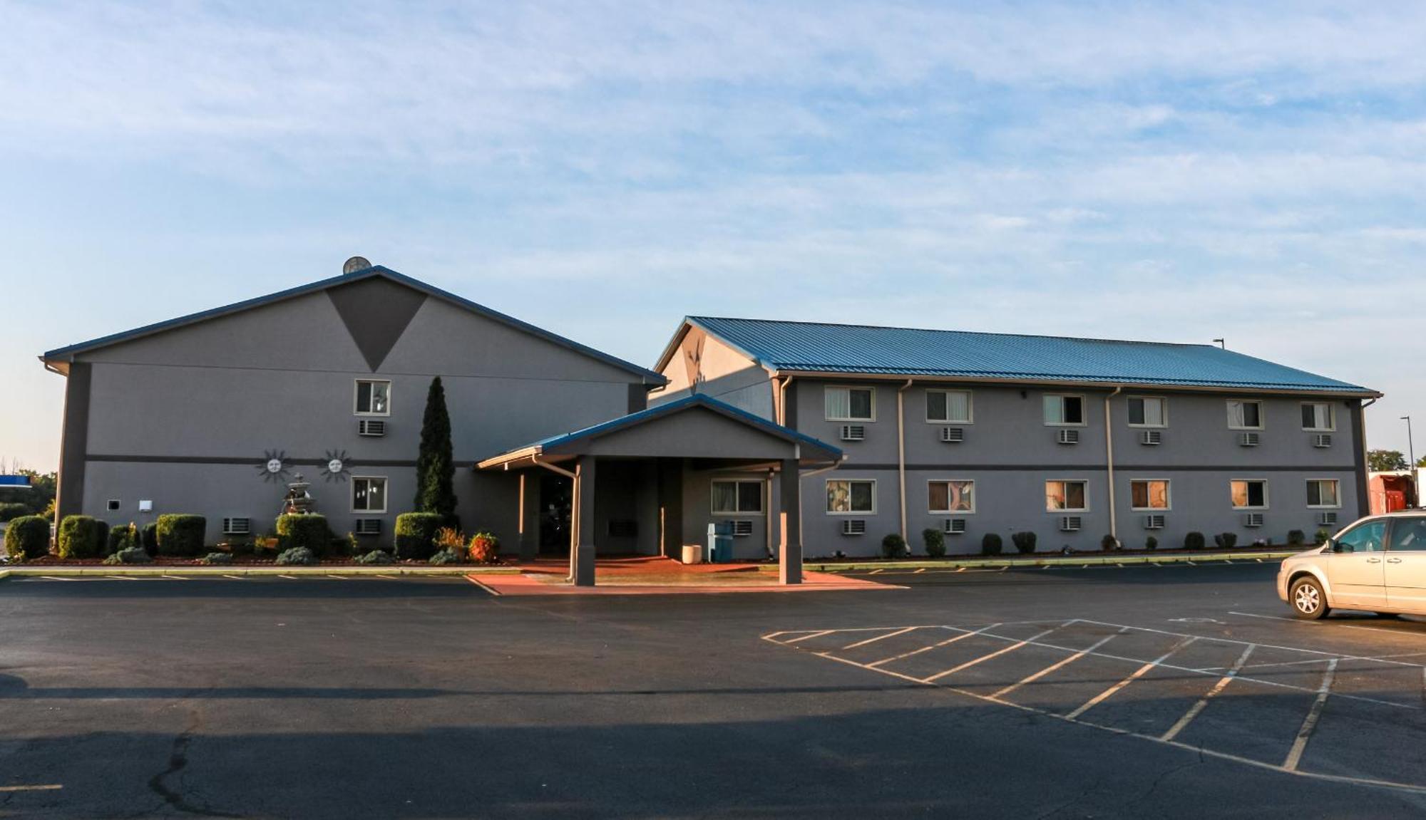 Super 8 By Wyndham Indianapolis Emerson Екстер'єр фото
